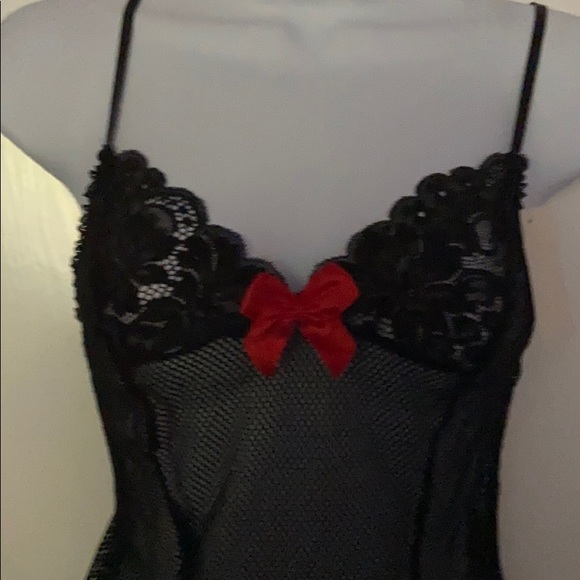 Set of black mesh lingerie with red bow - Picture 2 of 4